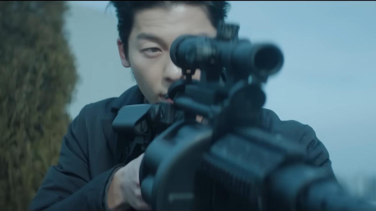 許光漢在劇中飾演「微笑殺手」。(圖/翻攝自STUDIO X+U頻道)