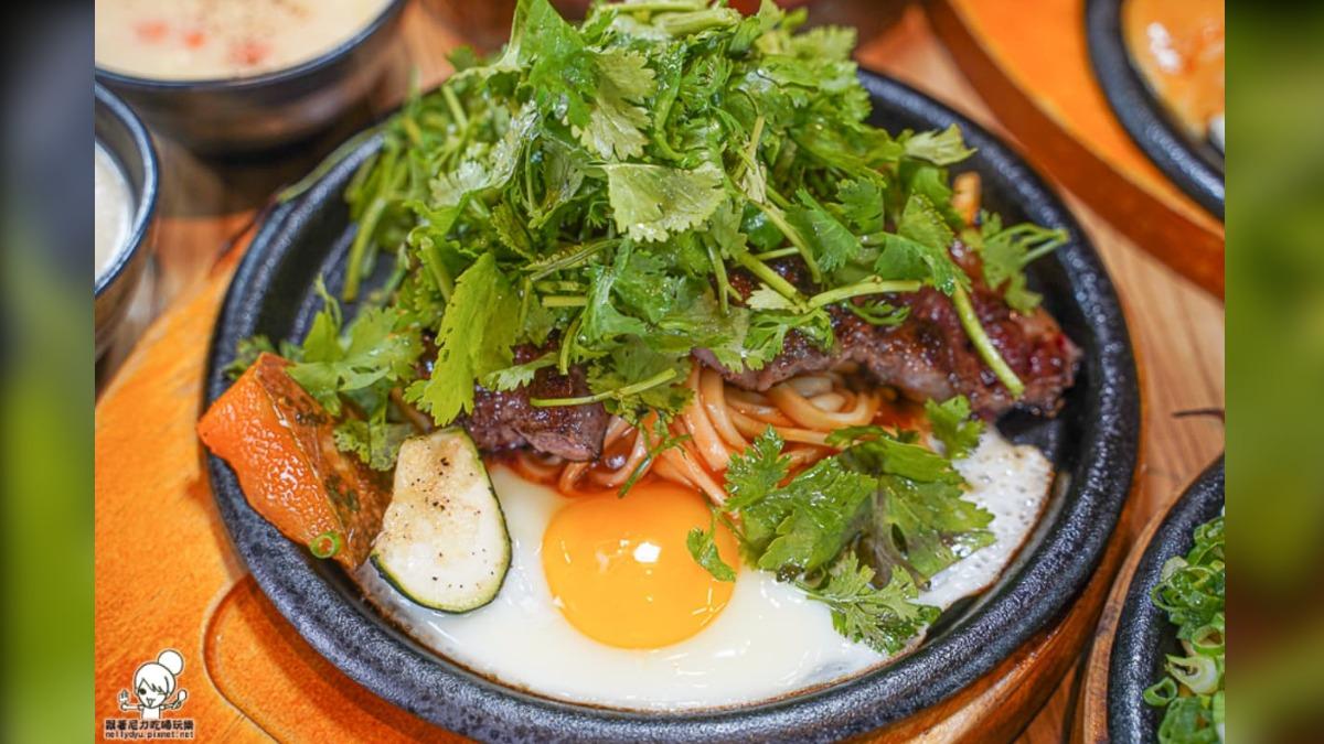 熟成肋眼牛排(450元)保有肉本身的香濃度。(圖/跟著尼力吃喝玩樂提供)