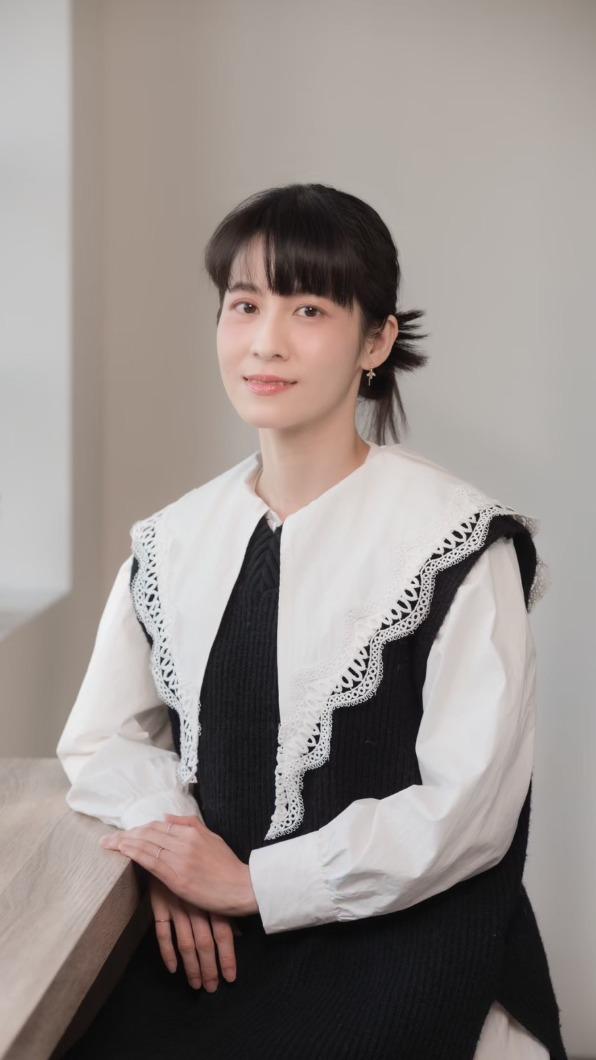 連俞涵飾演涉入新聞諜報戰的新聞女主播。(圖/零日文創提供)