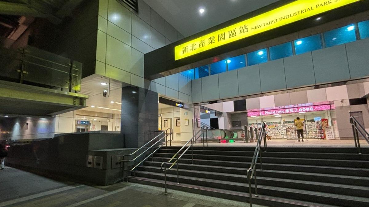 「新莊思源夜市」鄰近捷運環狀線「新北產業園區站」。(圖/陳小可的吃喝玩樂提供)