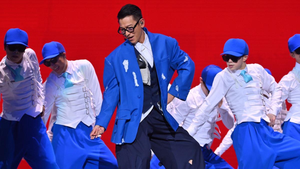 劉德華開唱了!巡演首站前進上海 飆〈中國人〉粉絲嗨翻