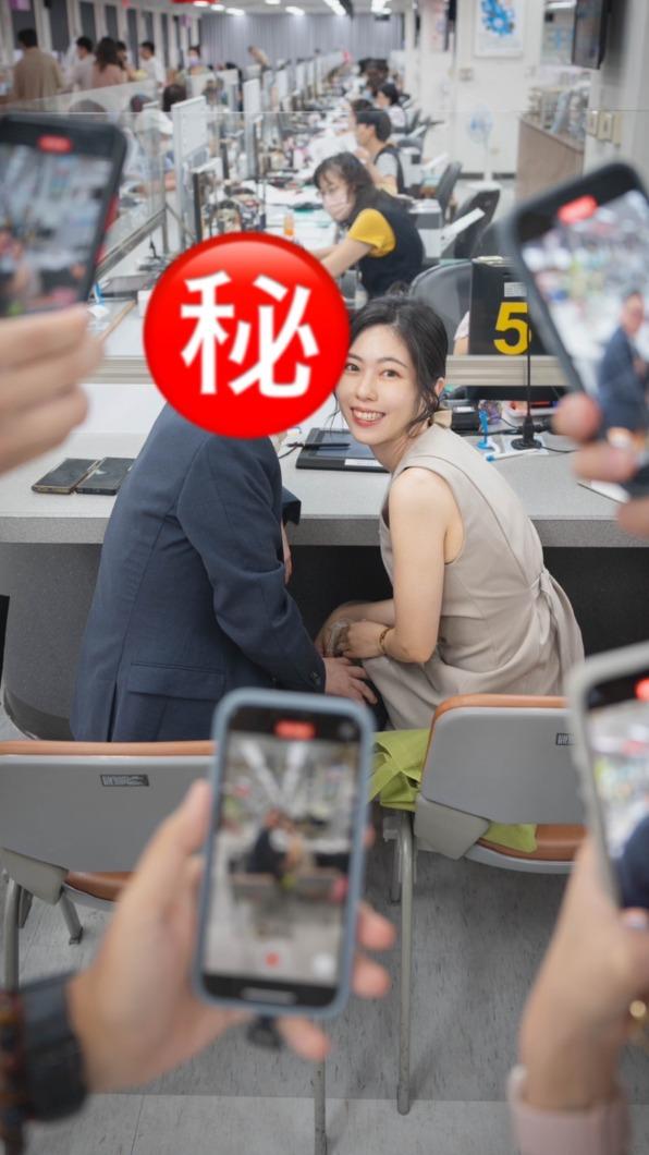 吳姝叡今在親友見證下登記。(圖/吳叡姝提供)