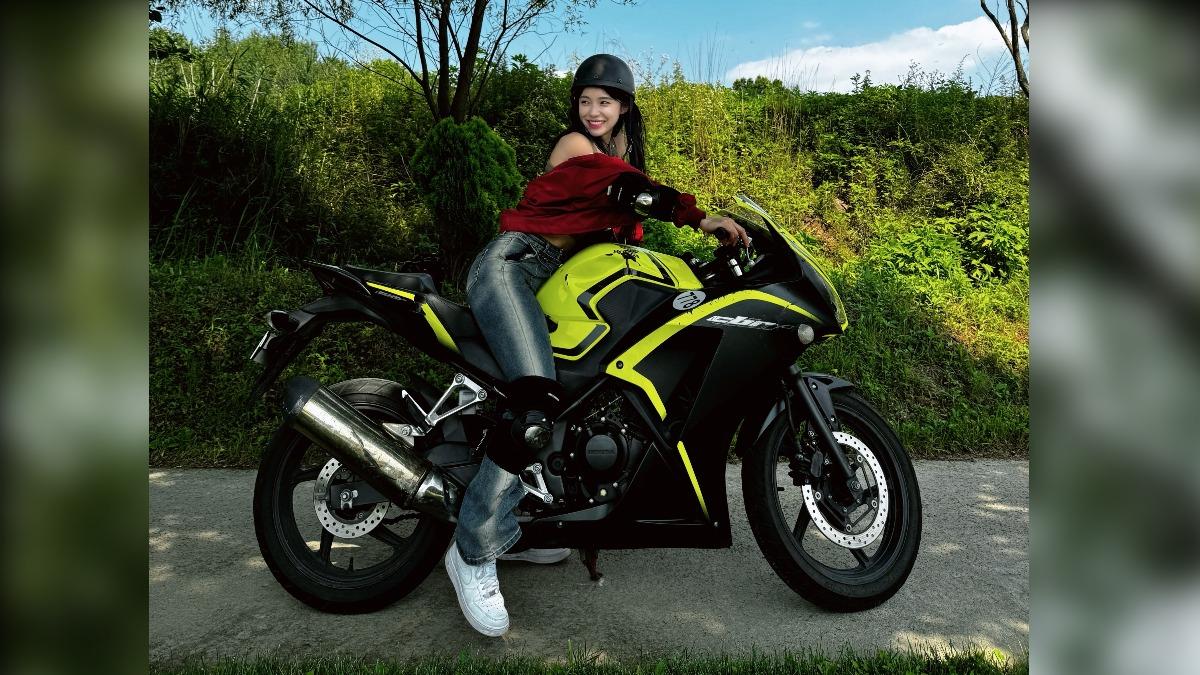 李多慧返韓「考機車駕照」 騎重機帥照曝喊話:想騎車環島