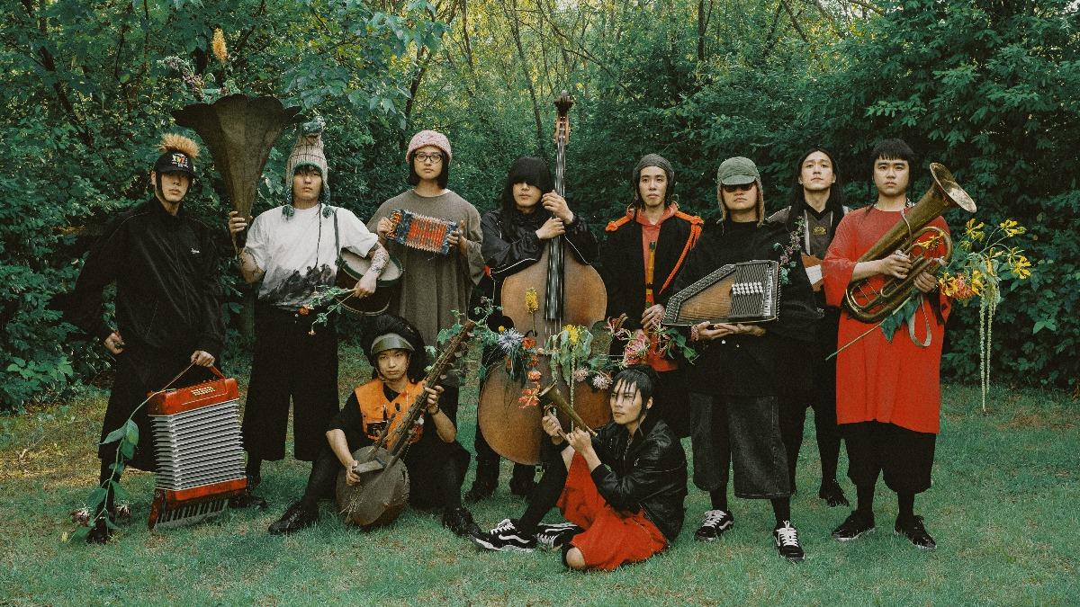 金曲最佳樂團落日飛車與韓國樂團 HYUKOH 聯手發表全新專輯《AAA》。（圖／夕陽音樂提供）
