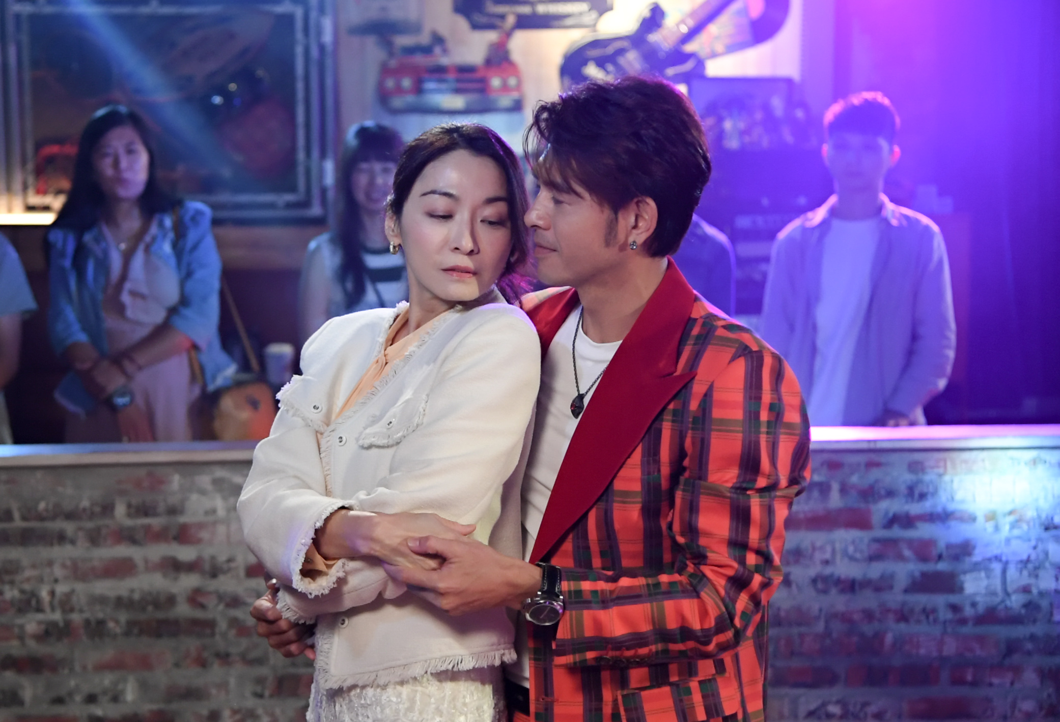 江祖平婚姻亮紅燈夜店尋歡!前男團成員搭訕 「親密互動」全被拍