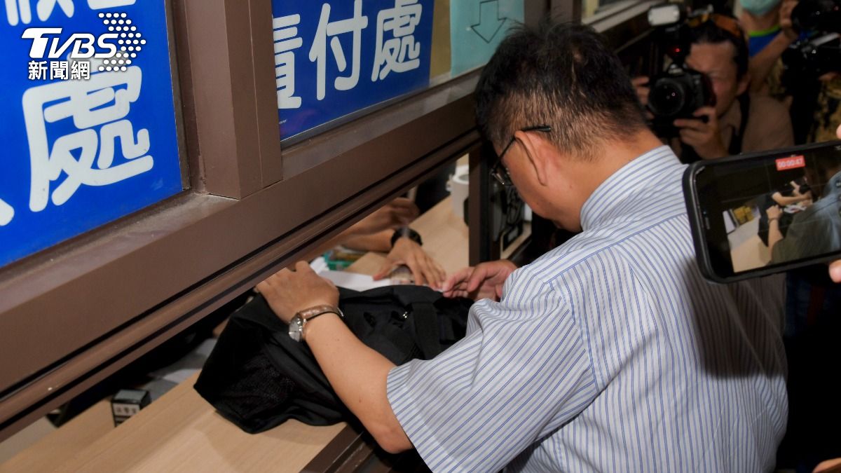 鄭文燦500萬交保。(圖/胡瑞麒攝)