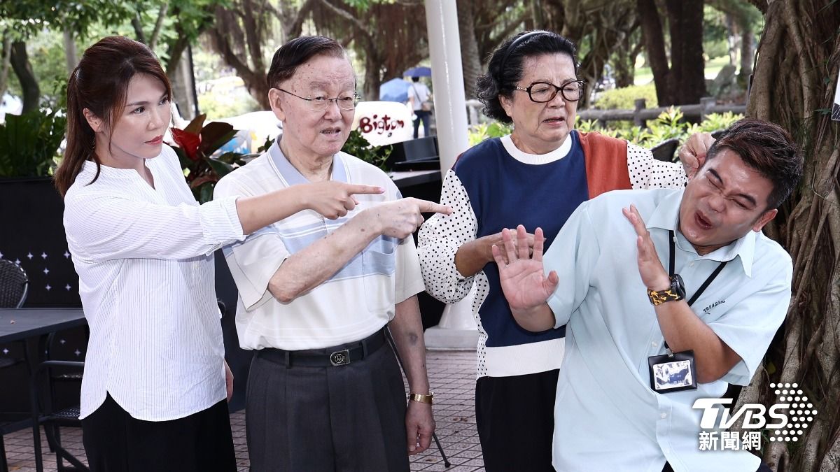 周婷婷(左起)、盛竹如、王滿嬌、馬國畢出演反詐騙影片。(圖/黃盈容攝)