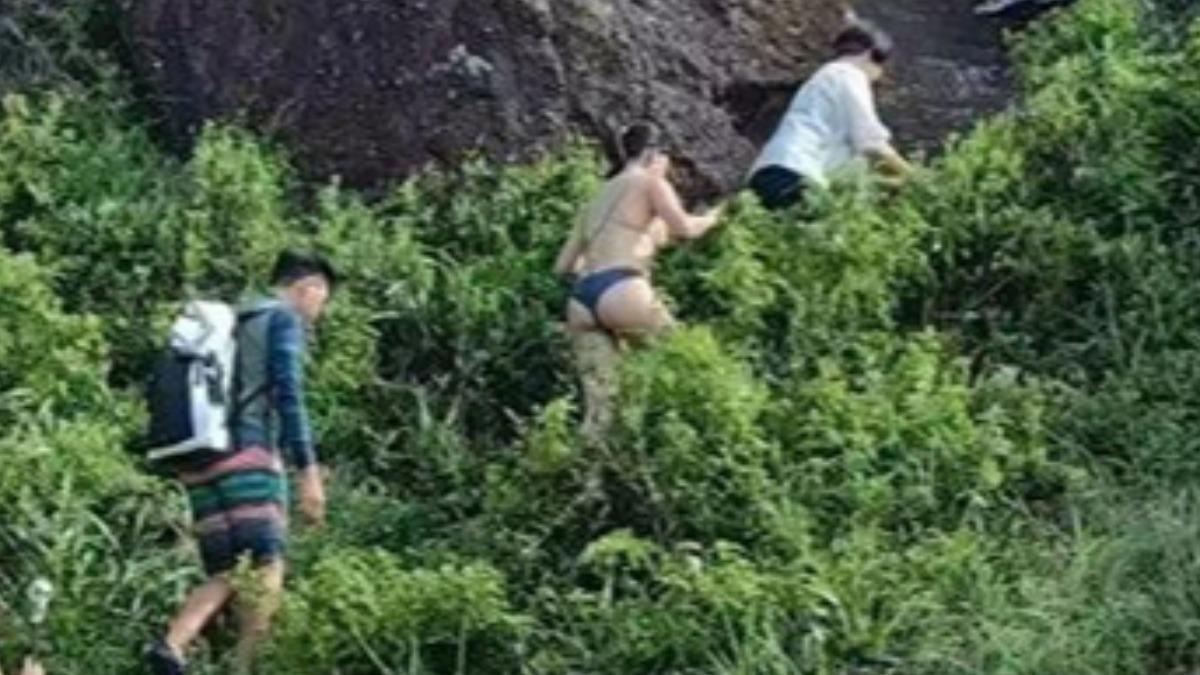4女2男「裸體爬山」!辣妹全裸戲水 私密看光光