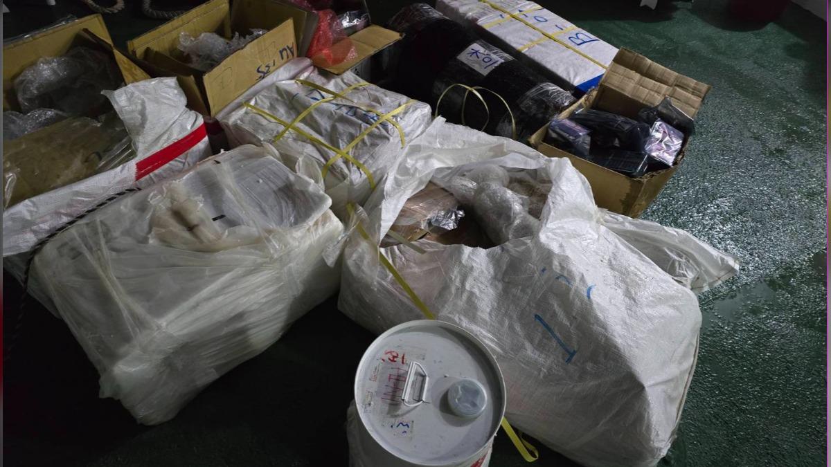 走私物品琳瑯滿目。(圖/讀者提供)