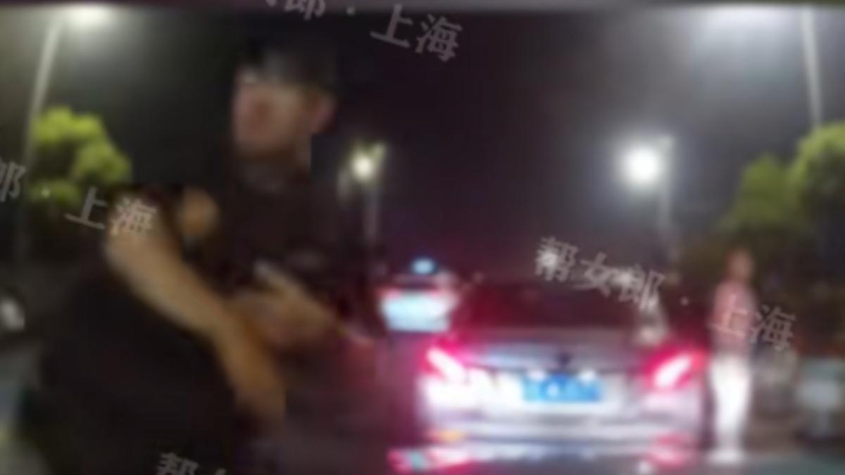 男子下車還帶拖鞋理論。(圖/翻攝自幫女郎抖音)