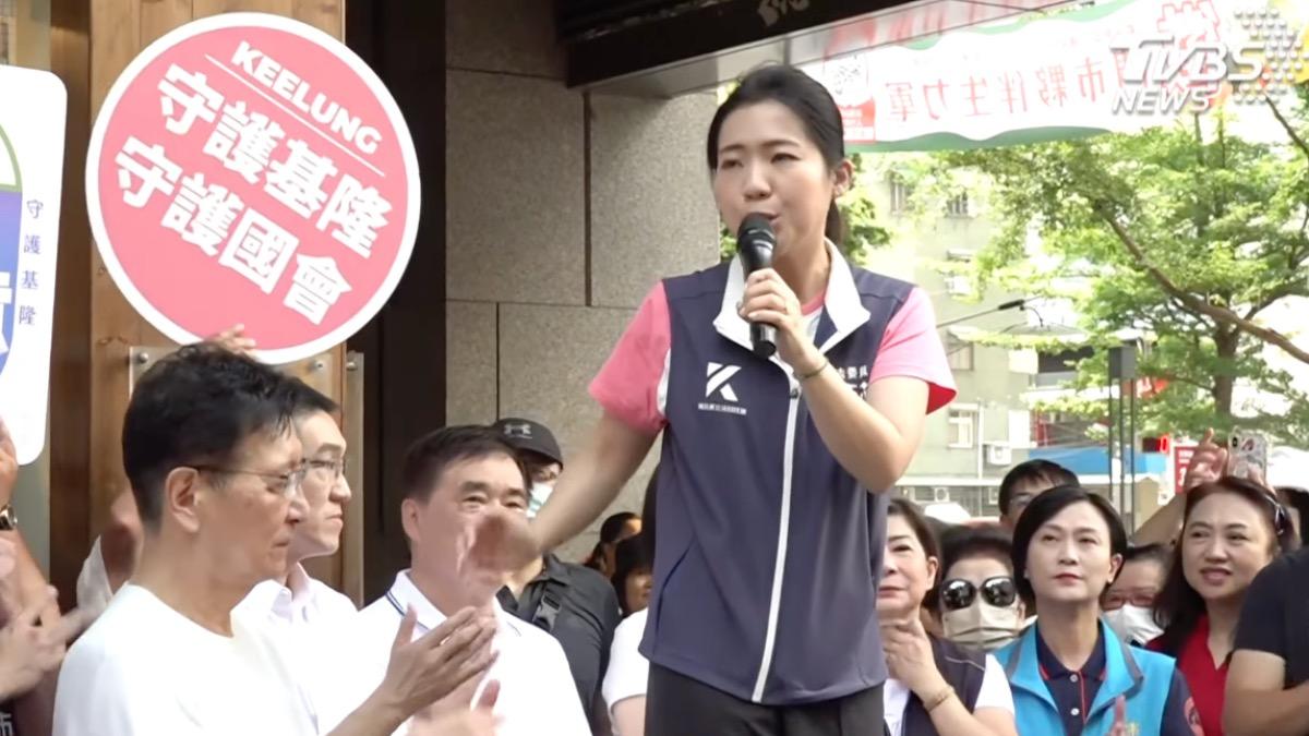 藍委徐巧芯到基隆聲援謝國樑。(圖/TVBS)