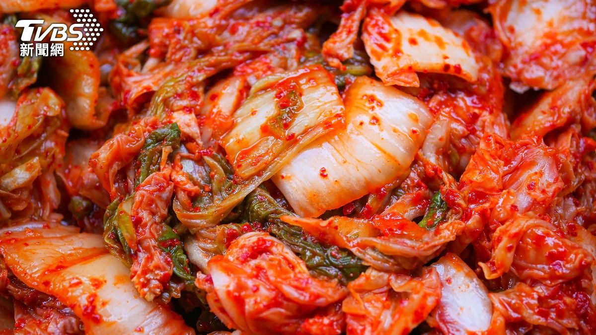 南韓大規模食物中毒!千名師生上吐下瀉 泡菜有諾羅病毒