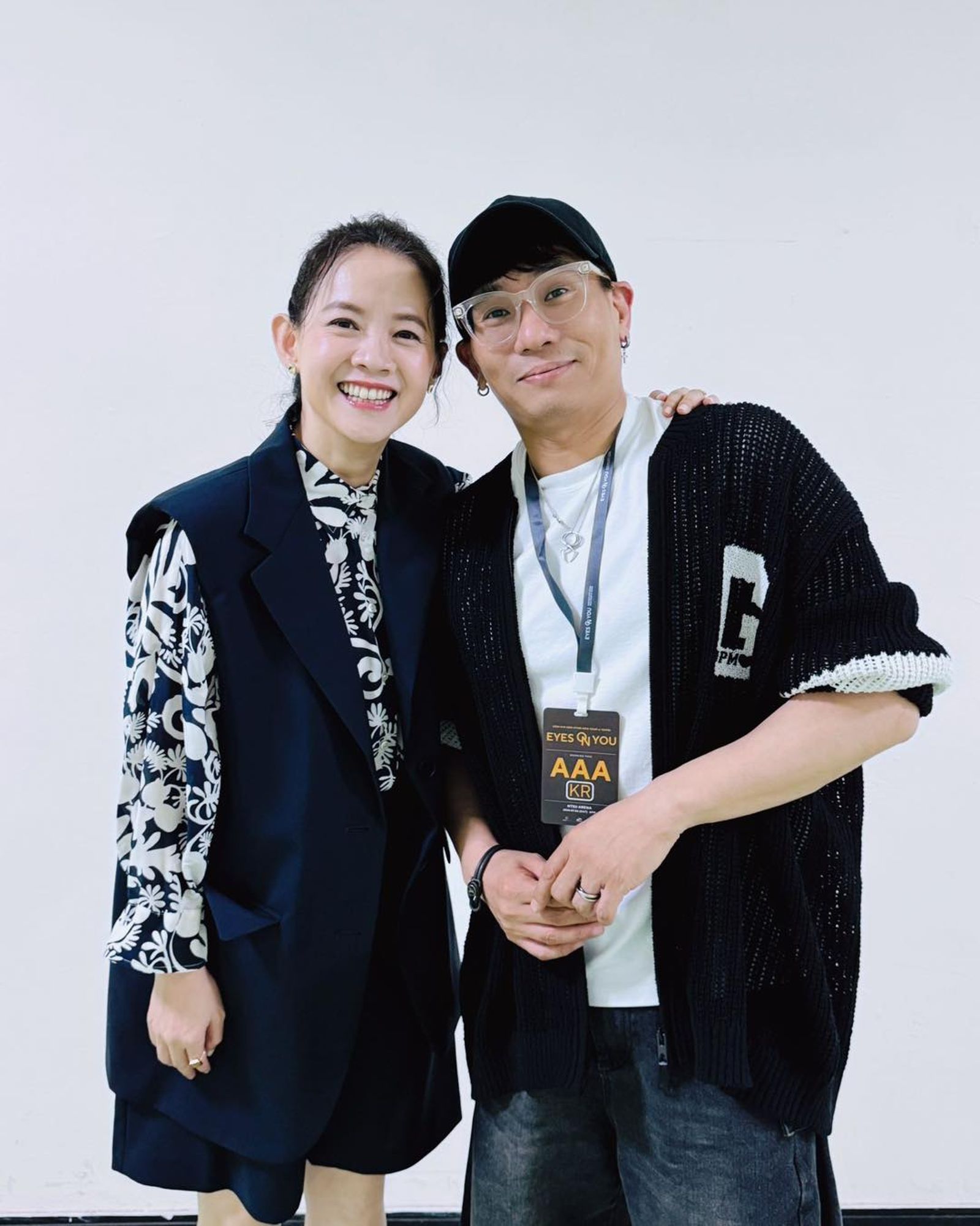 曾寶儀提到,彩排時韓國導演特地來跟她說,之前她做Running Man的粉絲見面會時,當時對方也在現場,那時還是副導演。(圖/翻攝自曾寶儀 Bowie臉書)