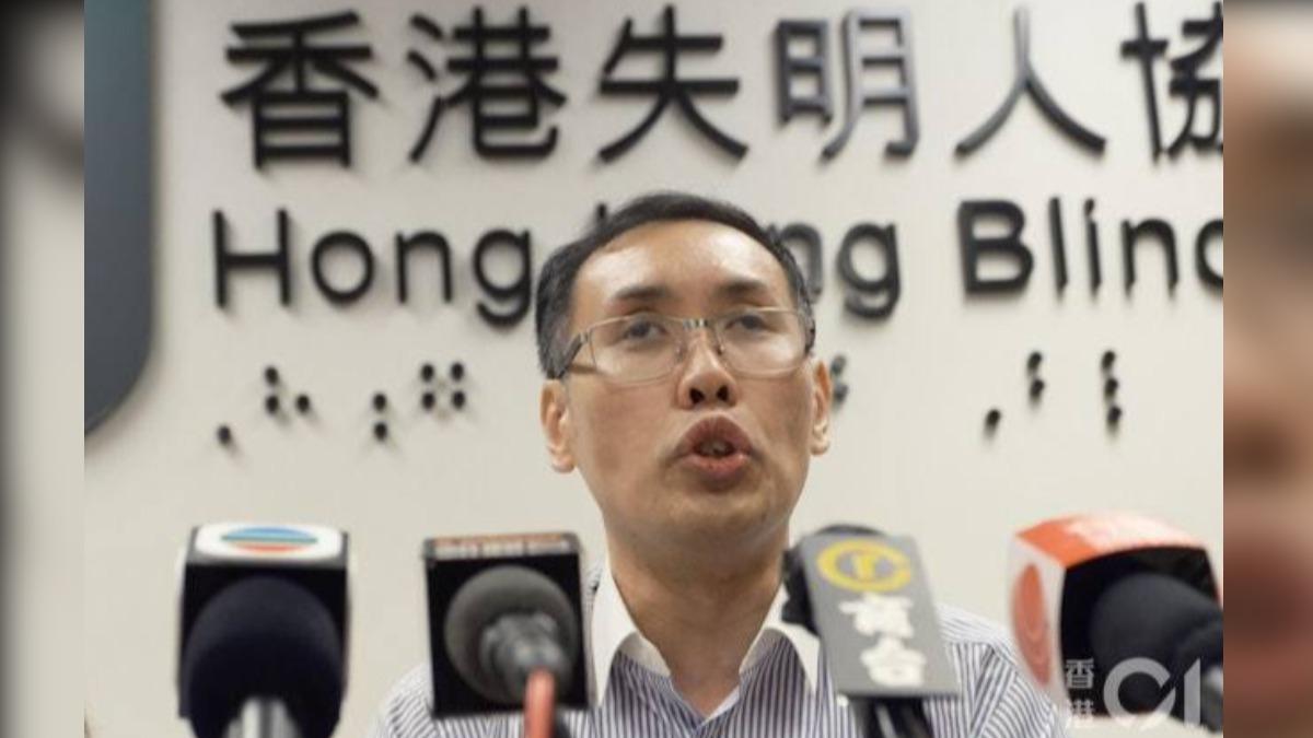 失明人士協進會會長黃俊恒表示,事件反映香港快運不尊重視障人士,亦不理解他們的需要。(圖/香港01提供)