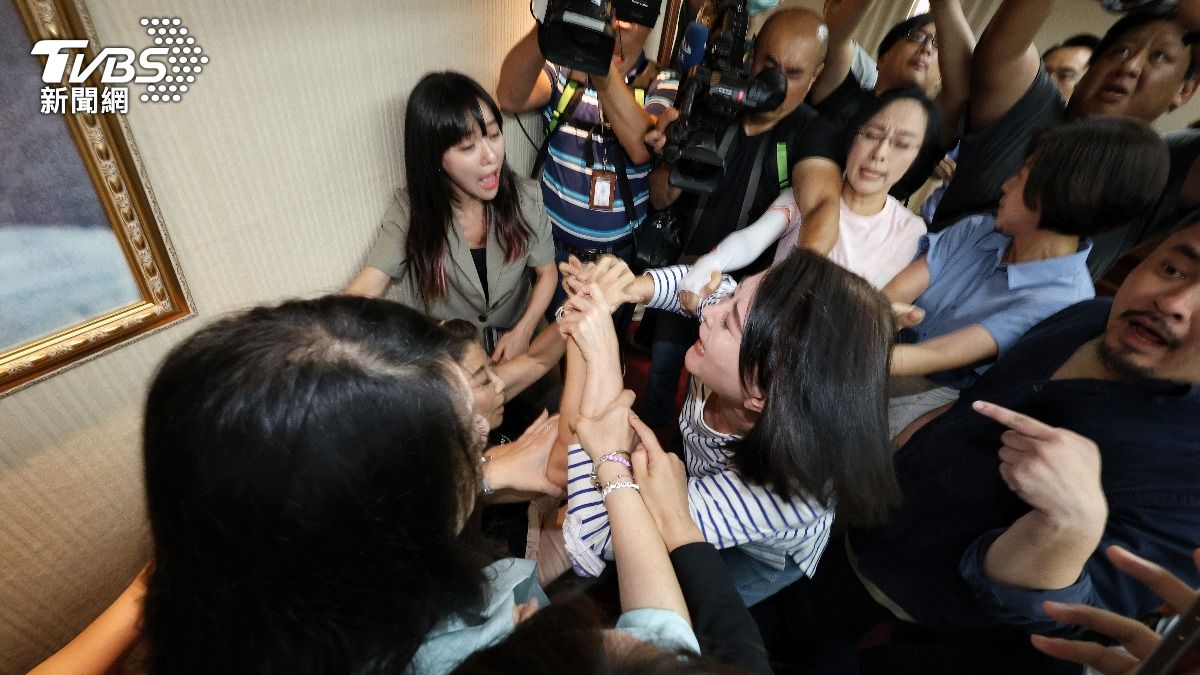 控王鴻薇暴打林楚茵濺血 綠委酸:起床氣「情緒失控」