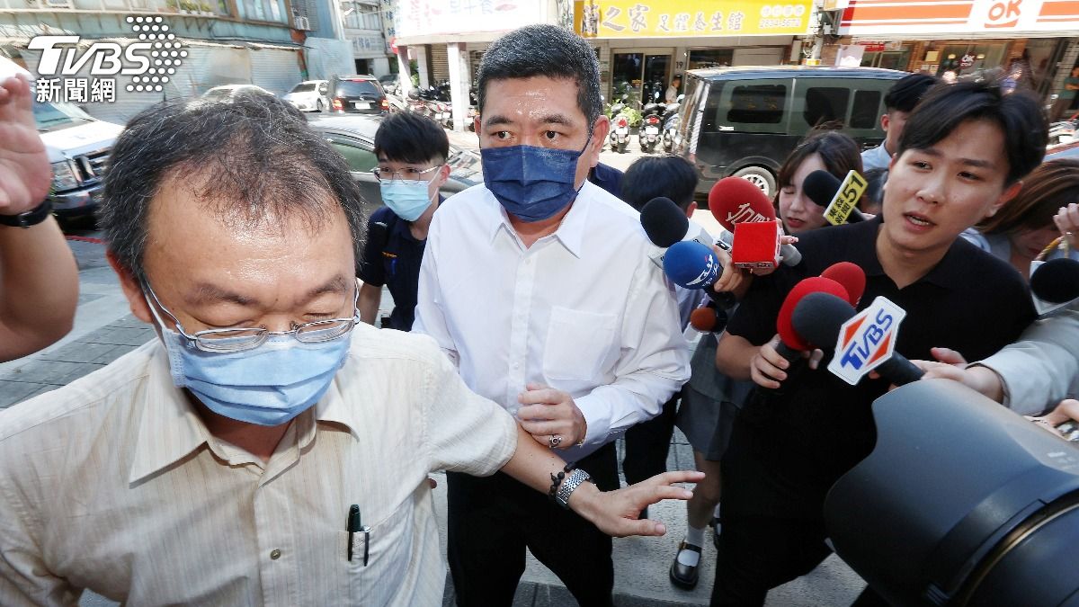 NONO涉性侵猥褻6女首開庭 路過阿姨嫌棄罵「混X真糟糕」