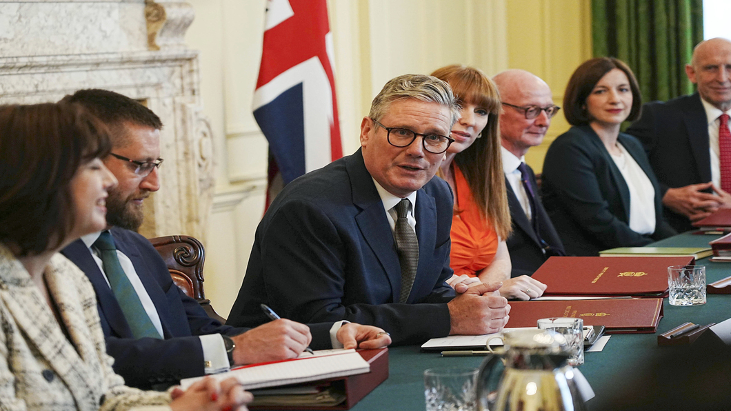 英國工黨走馬上任!首相施凱爾新內閣名單「近半數女性」
