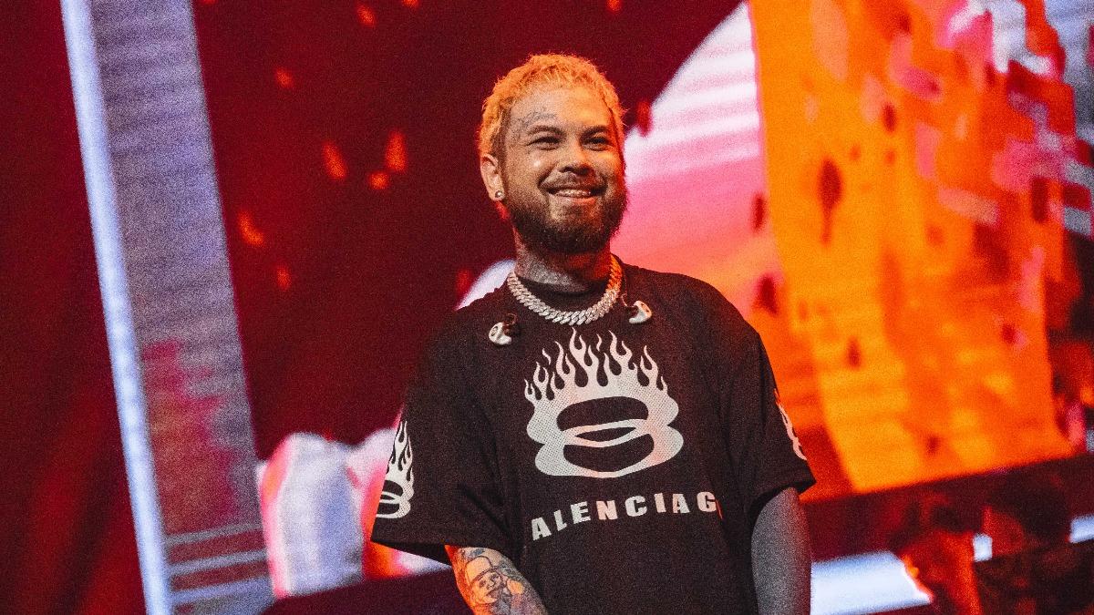 泰國嘻哈熊男URBOYTJ開唱羞炸了！　被拱跳Lisa〈ROCKSTAR〉