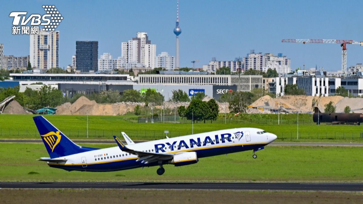 3萬英呎高空爆鬥毆!乘客不願換位大打出手 飛機迫降9人全驅離
