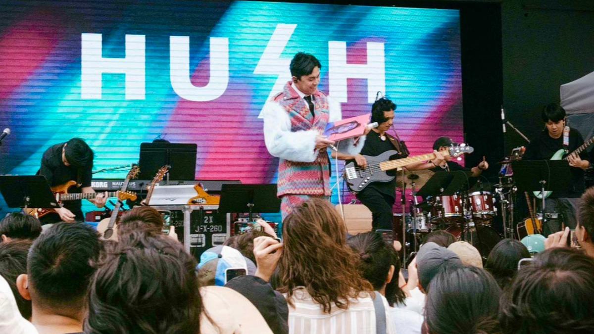 Hush舞台上收到自己黑膠。(圖/愛之日常音樂節提供)
