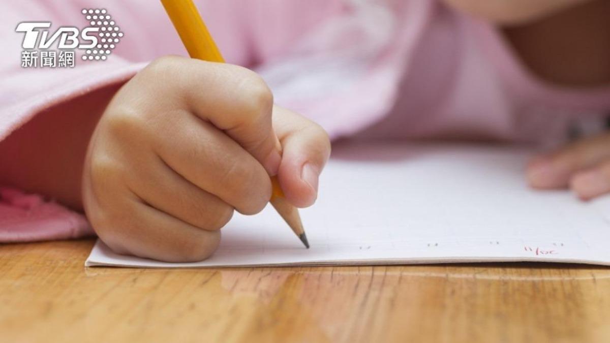 高燒降溫說明什麼?陸小學生答「病快好了」慘扣分 正解曝光傻了