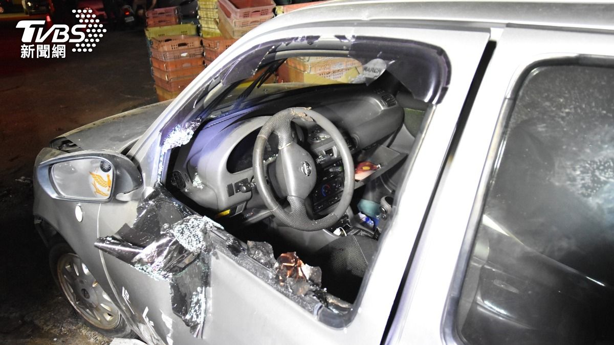 有片／台中深夜警匪追逐！連環大盜逃亡入死巷　下秒迴轉狠撞4警