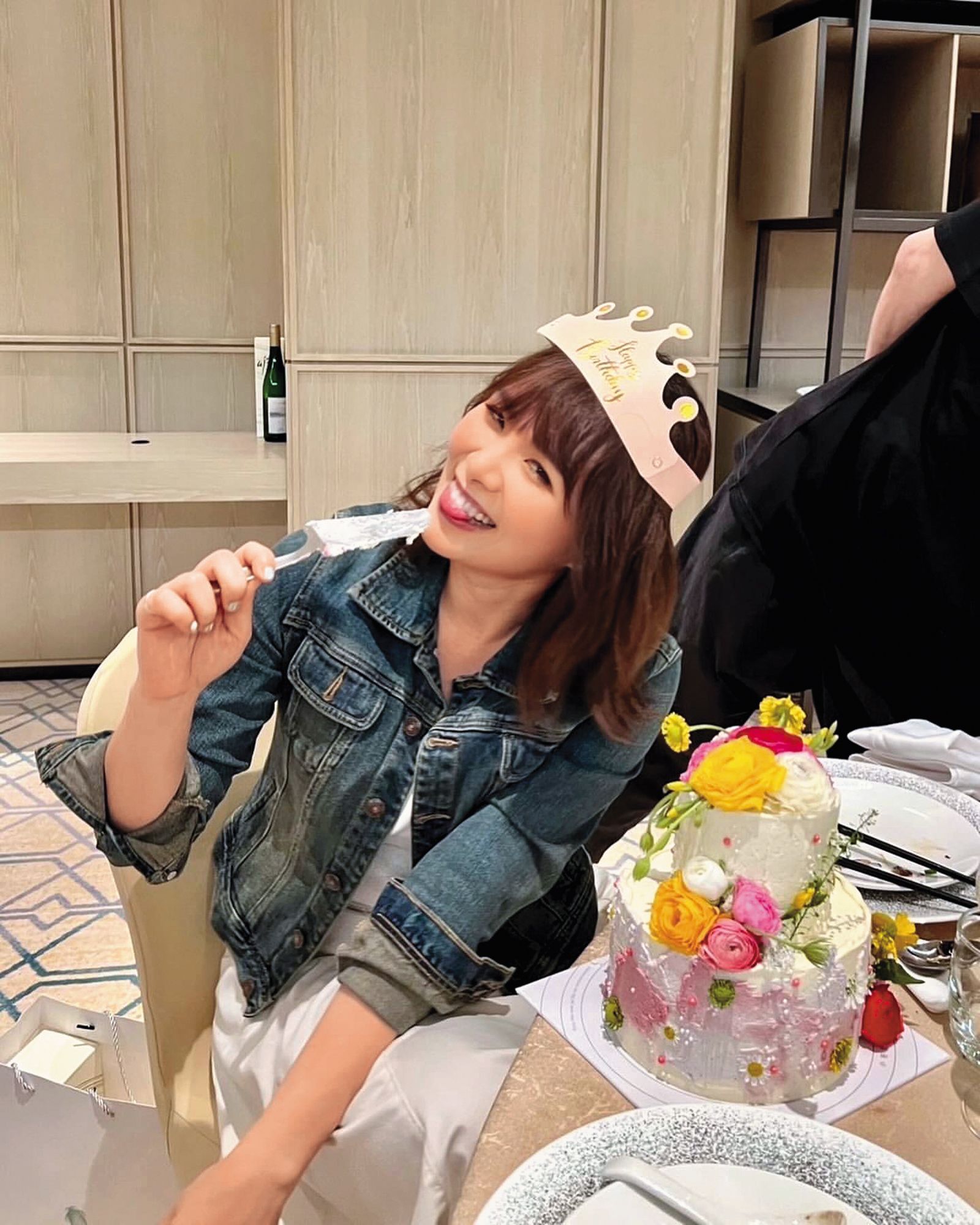 馨儀在巡演期間和團隊開心過生日,當時恐已鬧婚變。(圖/翻攝自馨儀IG)