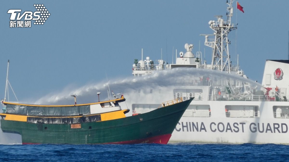 中國海警出動萬噸級船艦進駐南海 菲海警:怪物船入侵經濟海域