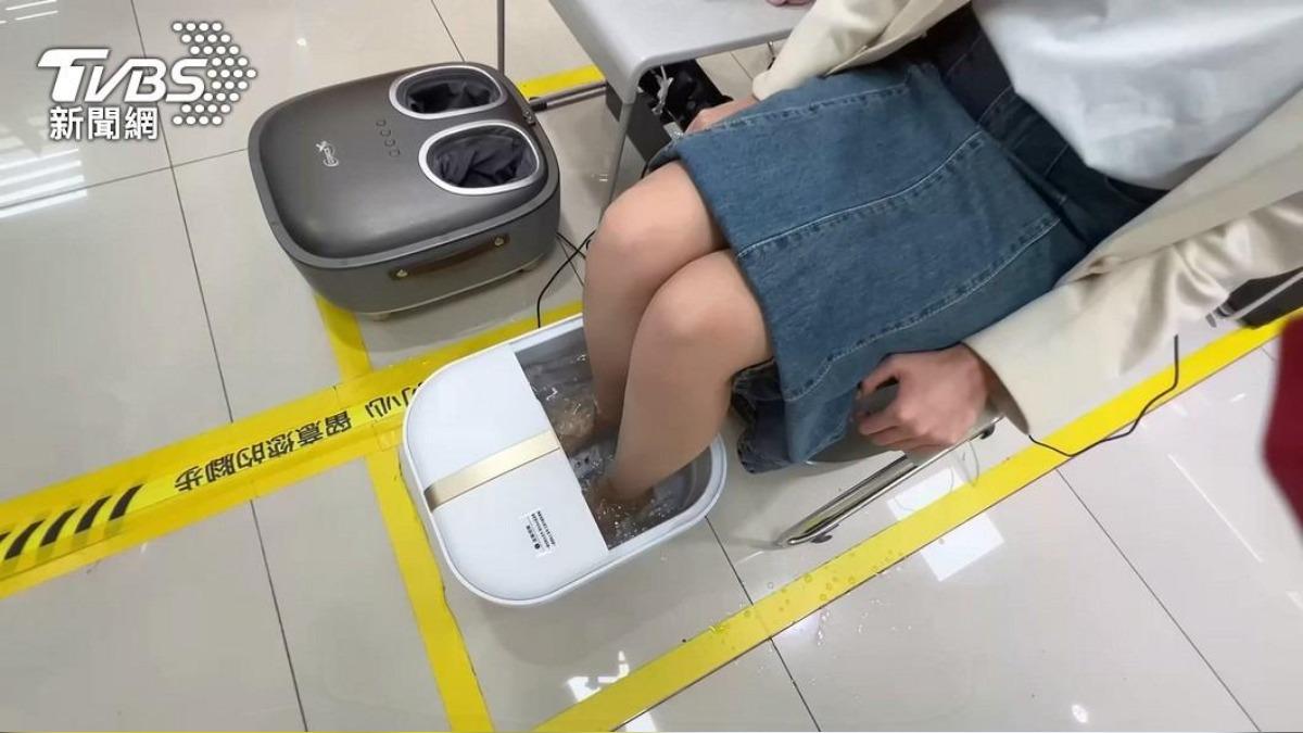 三伏天泡腳可以讓風寒濕氣隨著熱汗排出。(圖/TVBS資料畫面)