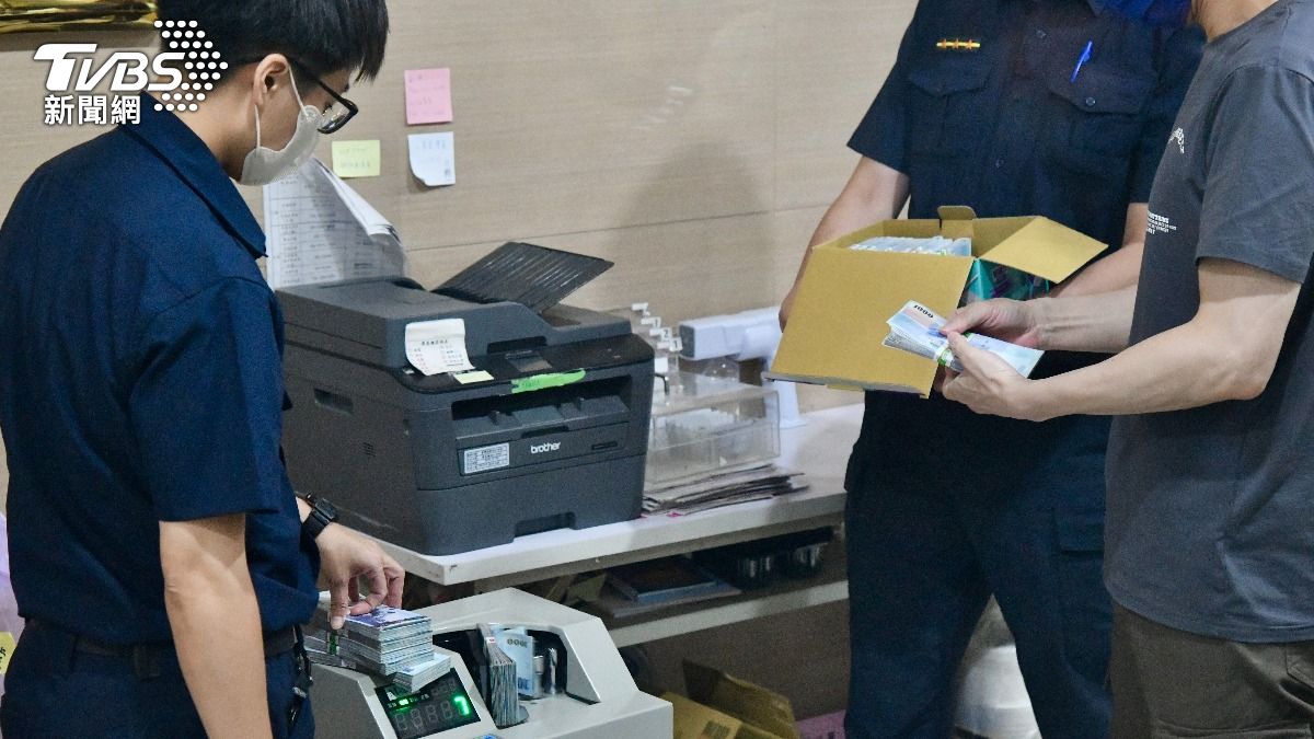 鄭文燦湊出500萬元交保金。(圖/胡瑞麒攝 )
