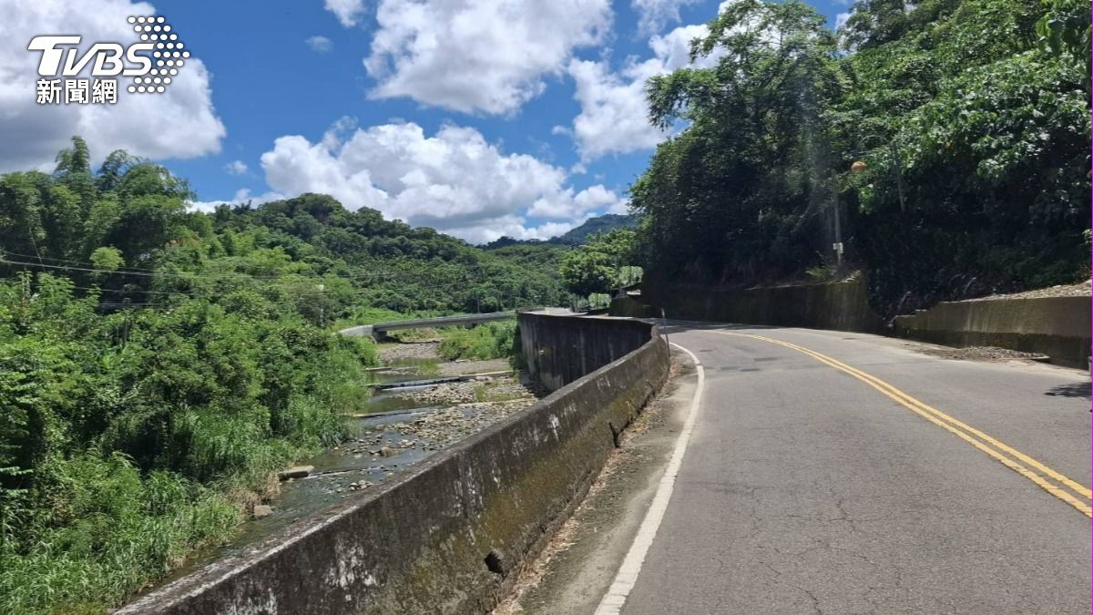 3方約在公墓附近的產業道路談判。(圖/TVBS)