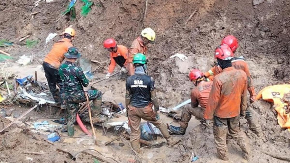 印尼非法金礦坑驚傳「致命山崩」 11人慘遭活埋45人失蹤