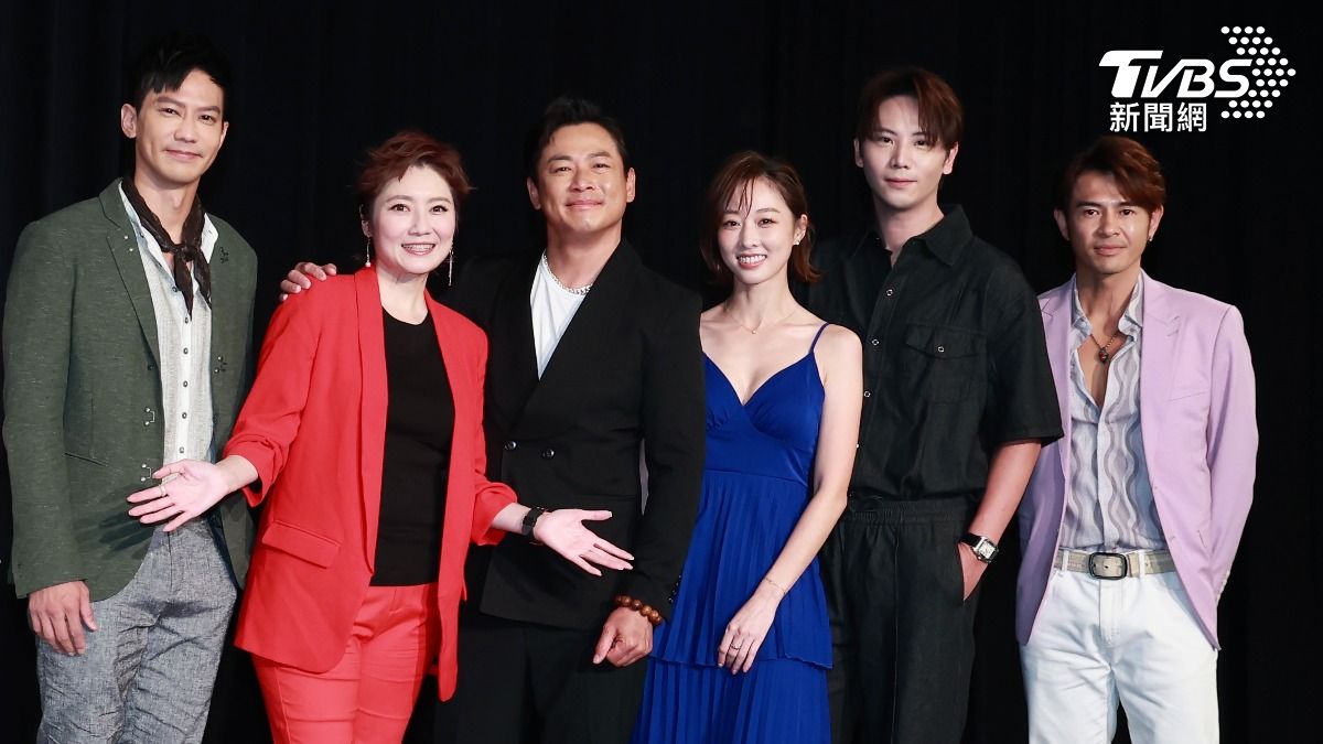 鄒承恩(左起)、劉曉憶、江宏恩、夏語心、李睿紳、黃玉榮出席《願望》首播記者會。(圖/黃城碩攝)