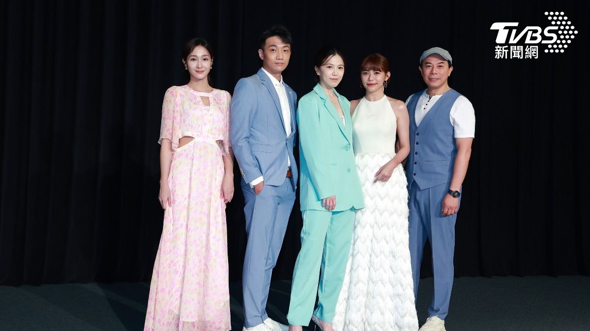 邱子芯(左起)、楚翔、廖苡喬、林萱瑜、馬幼興合體亮相。(圖/黃城碩攝)