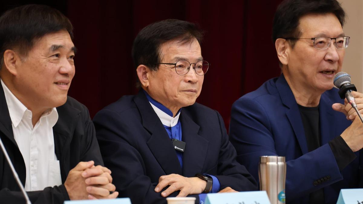賴士葆撞傷2路人！臉書遭洗版「馬路三葆」：謝謝示範行人地獄