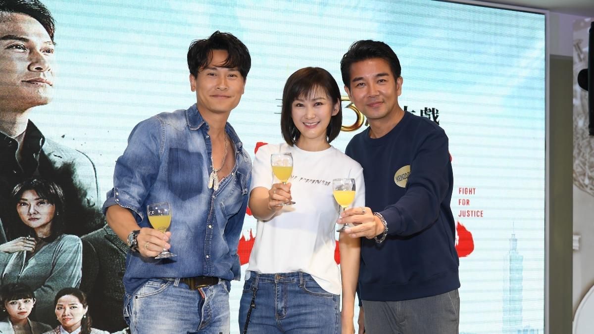 王振復(左起)、陳珮騏、謝承均的《天道》310集畫下句點。(圖/三立提供)