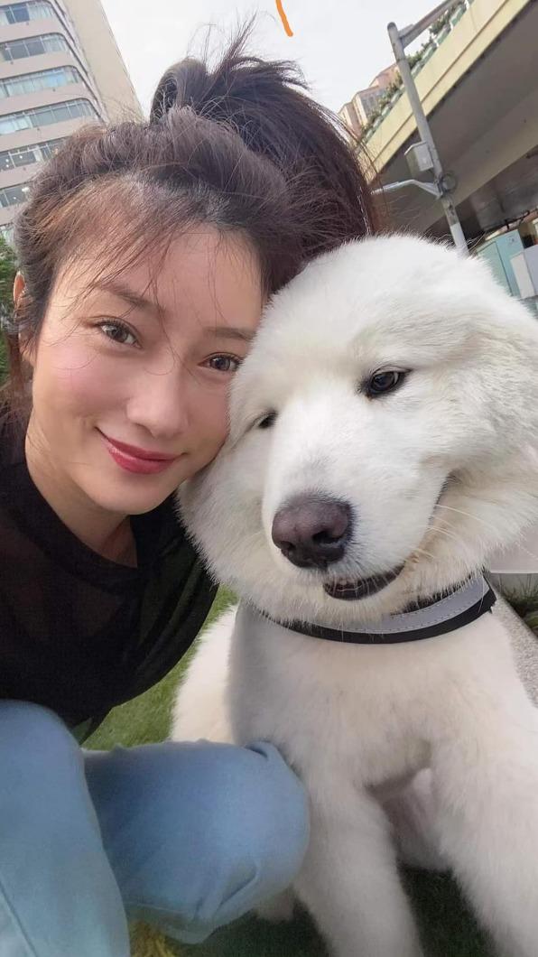 李婭莎時間都放在愛犬上面。(圖/李婭莎提供)