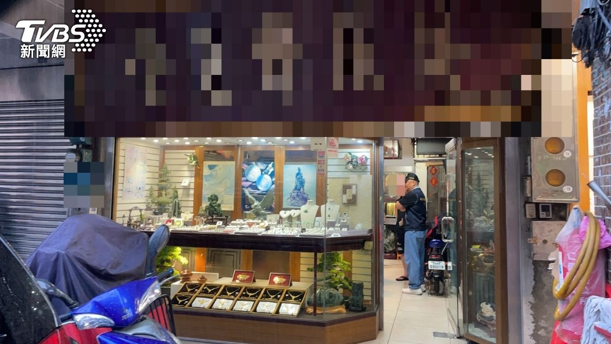 快訊/新北銀樓驚傳搶案!男佯裝顧客搶金牌逃逸 警緝捕中