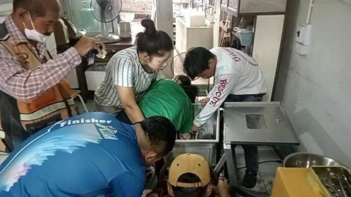 清洗絞肉機誤觸開關 她整隻右臂捲進機器「手掌被壓爛」險喪命