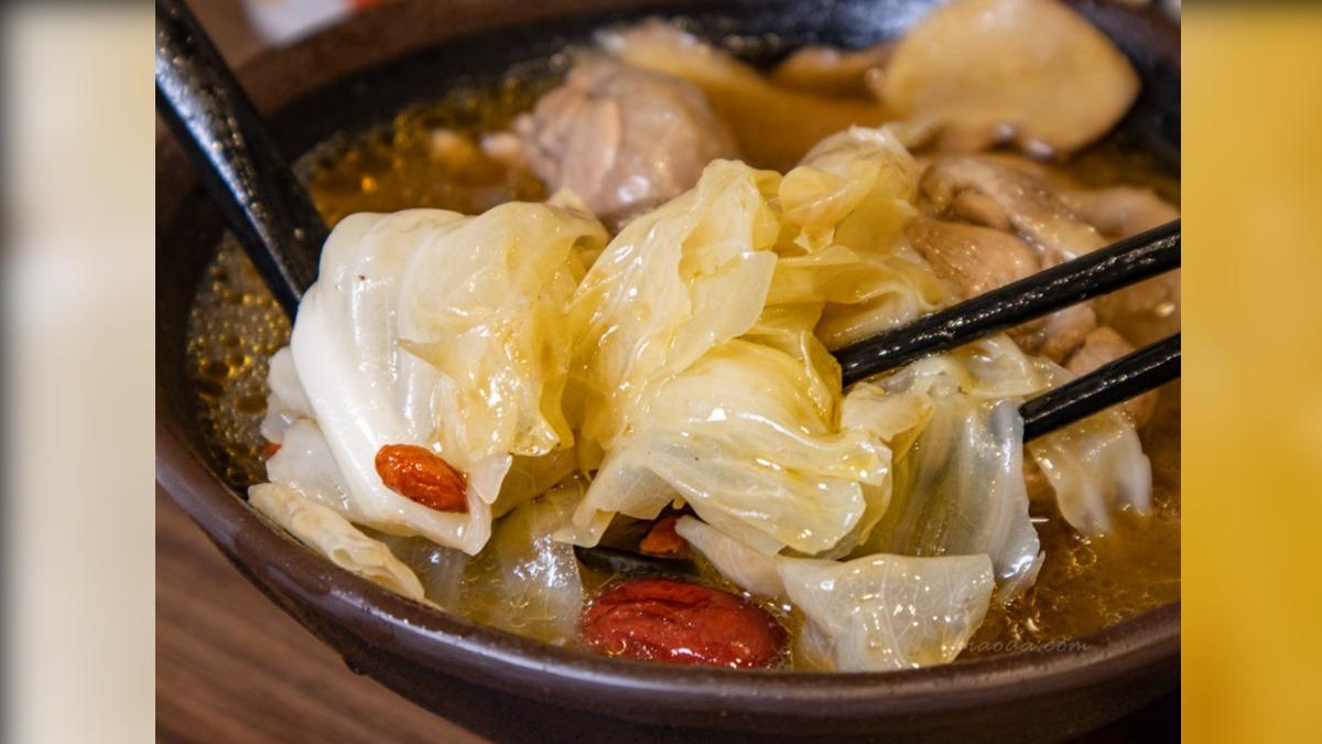 高麗菜的分量很剛好,吃了均衡營養,不用再加點青菜了。(圖/貪吃巧達提供)