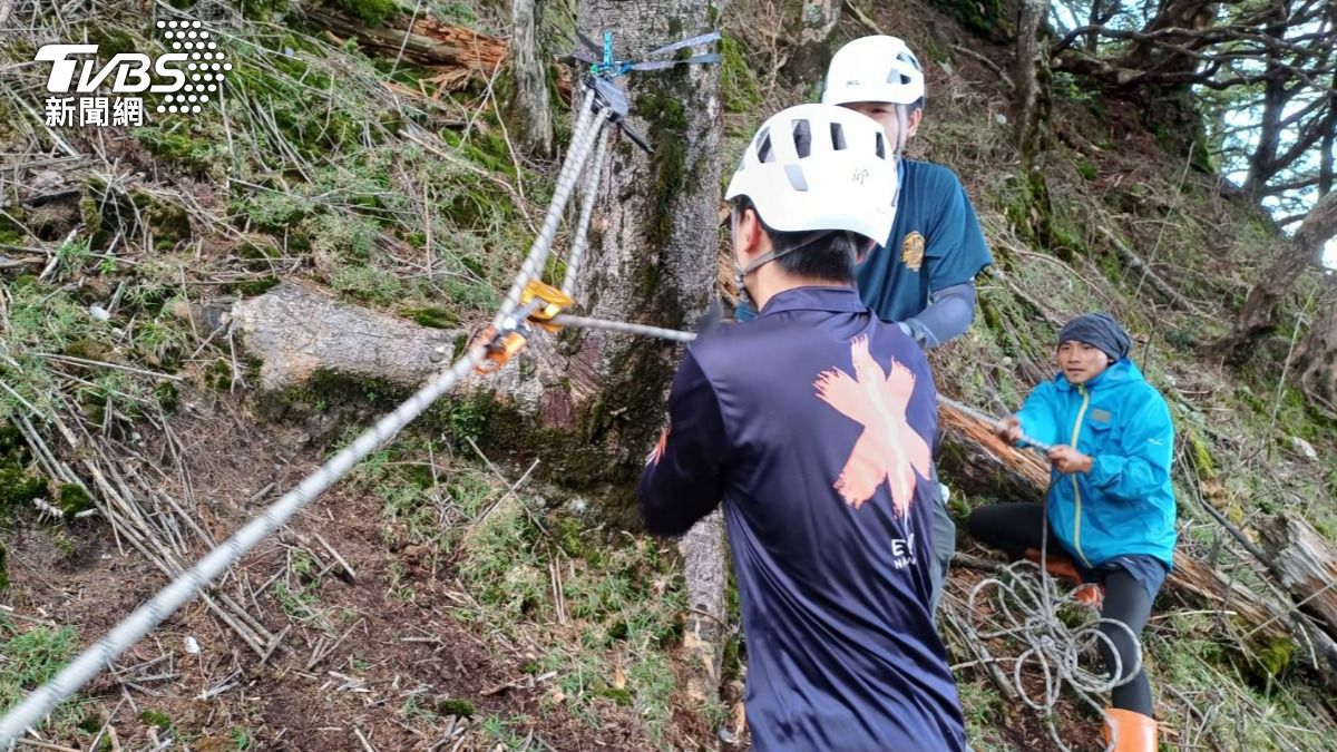 干卓萬十八連峰登山客摔落邊坡20米　等救援病況卻急轉直下身亡