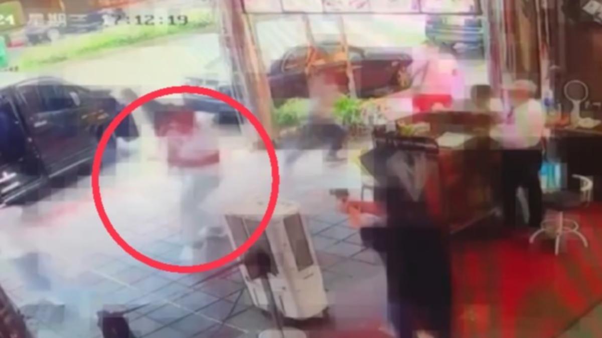 威震董座吳明達中彈倒地!槍手犯案動機曝 疑不滿被收「保護費」
