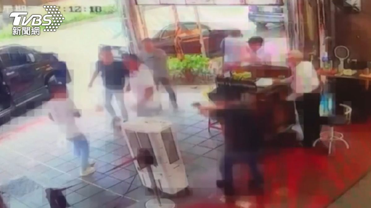 彭男開槍瞬間。（圖／TVBS）