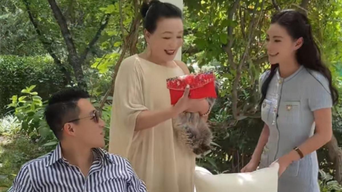 收紅包沒回禮!遭酸「不疼媳婦」 張蘭不忍了鬆口:沒必要