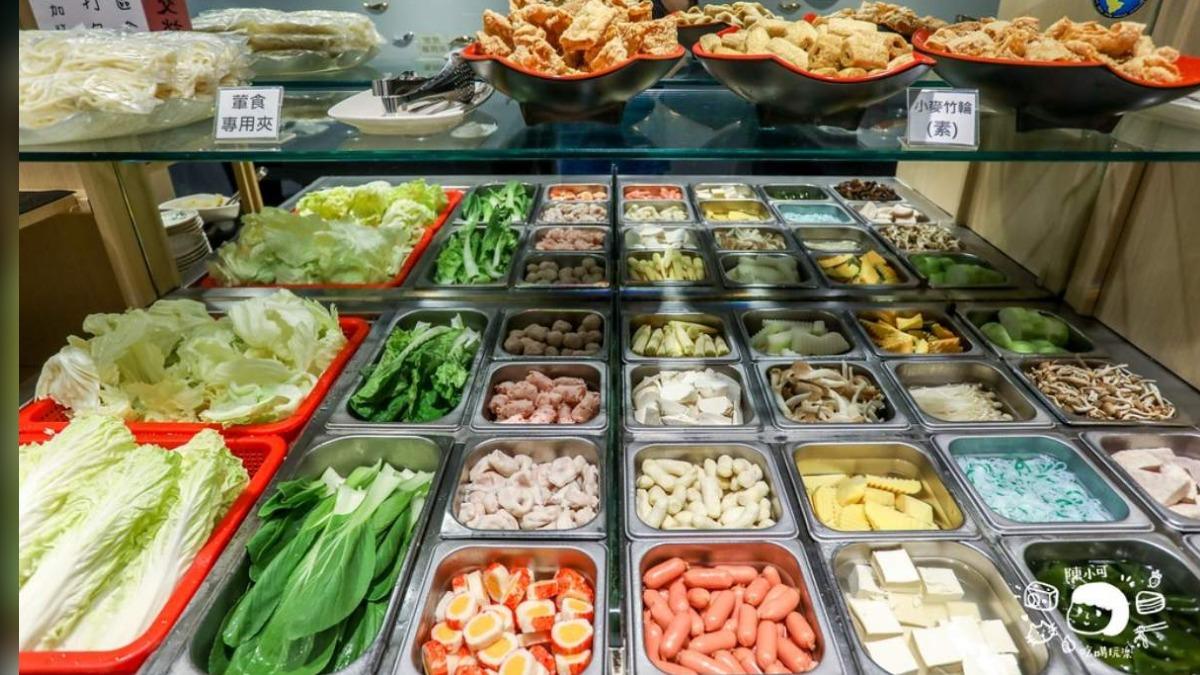 火烤兩吃食材選擇相當多。(圖/陳小可的吃喝玩樂提供)