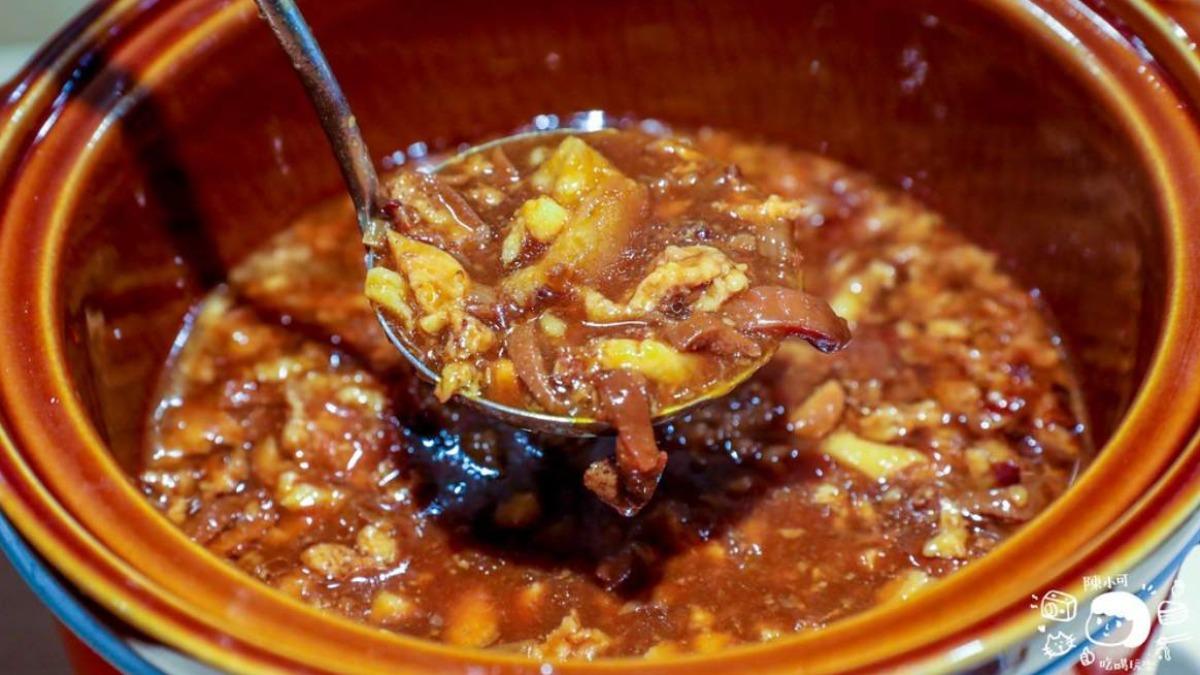 滷肉是偏肥的那種,白飯煮得很棒。(圖/陳小可的吃喝玩樂提供)