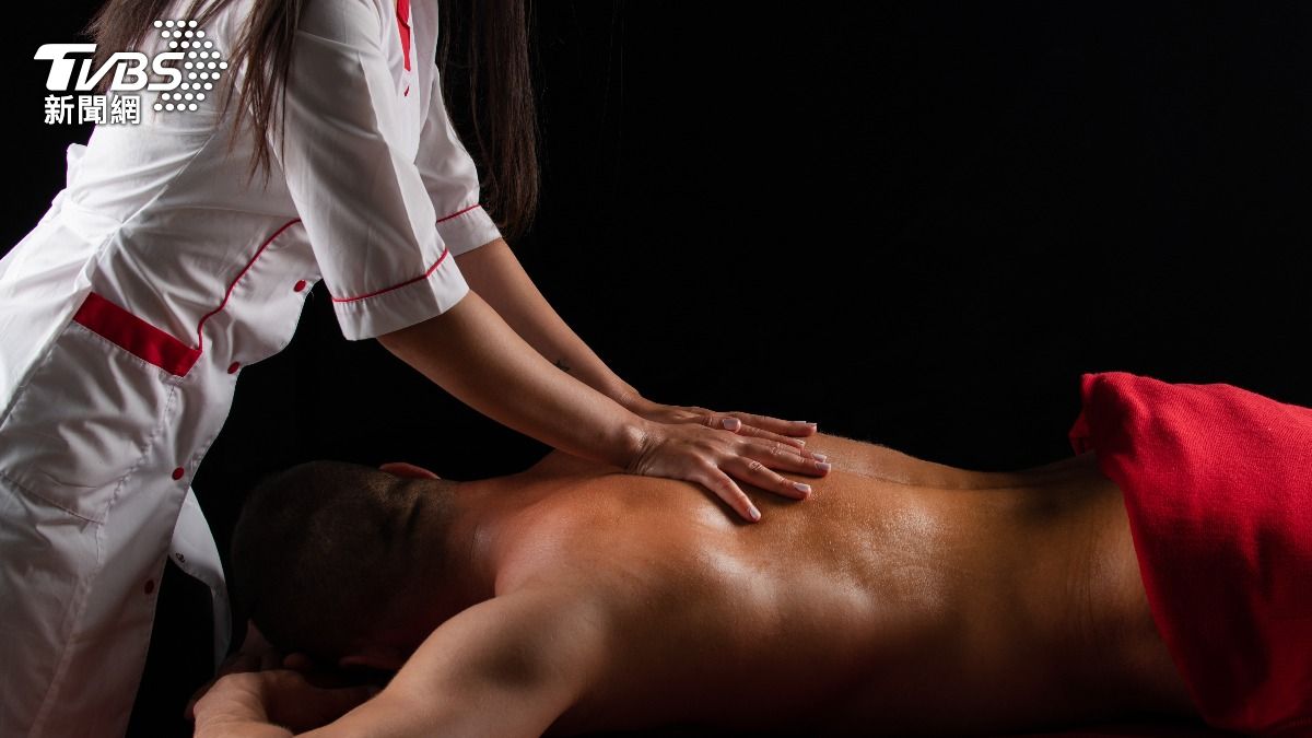 約陸女技師到府SPA!她開價1.8萬包養10天「加鐘」還可色色