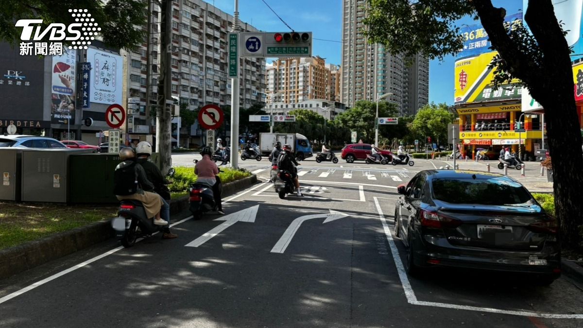 炎炎夏日火烤機車族!高雄縮短紅燈秒數 機車族可少曬30秒