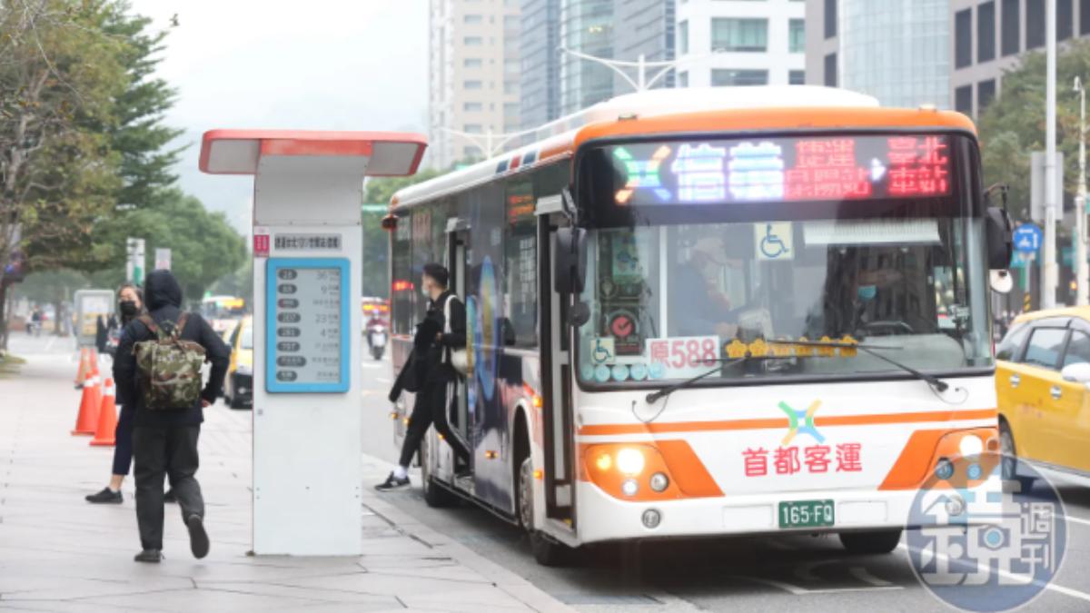 今天才知道!台北公車「路線名」藏玄機 網驚:難怪士林全紅色