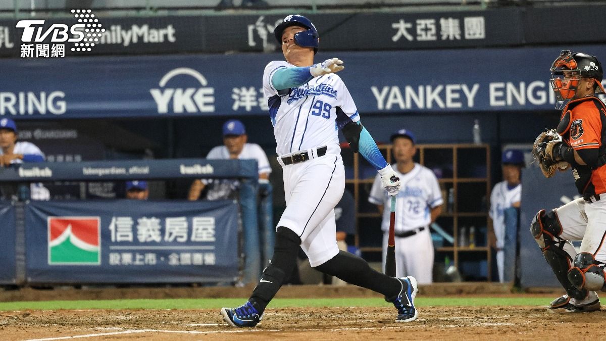 張育成被三振。(圖/葉志明攝)